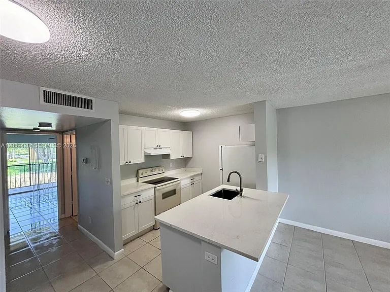 1822 Meadows Cir W #1822 — Photo 3