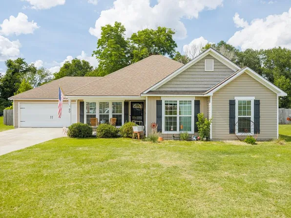 90 N Moody Dr, Ray City, GA 31645