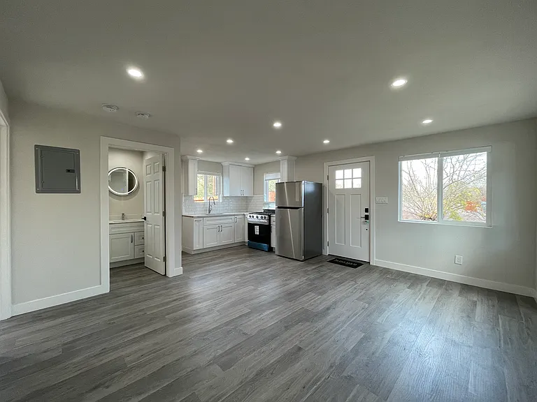 823 Golf Club Cir — Photo 12