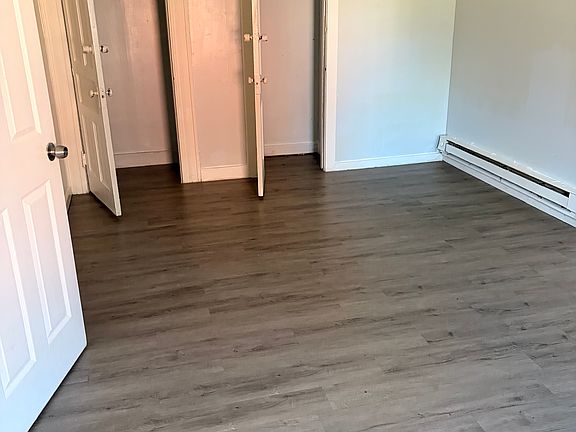 3rd image of 550 Baldwin St #2