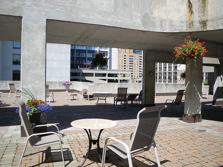20 Carlton St #25 — Photo 32