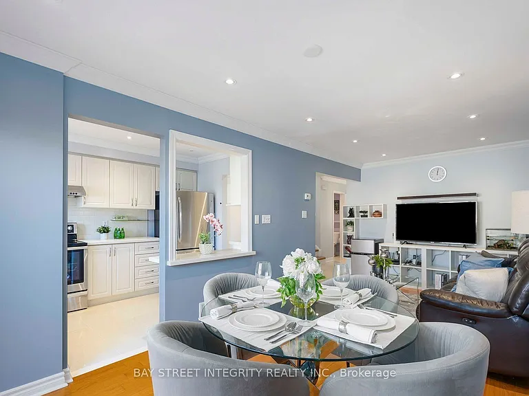 22 Dunbar Cres — Photo 2