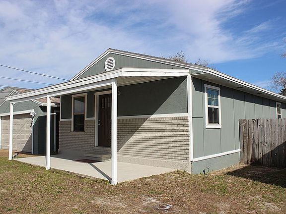 2nd image of 207 Dogwood St
