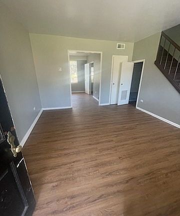 3rd image of 1919 S Pkwy E APT 2