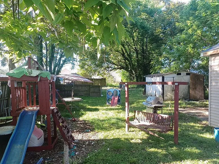 1404 Cody St — Photo 9