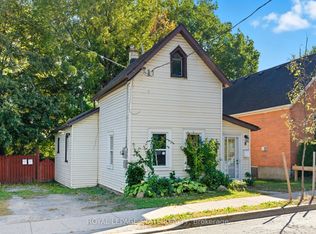 8 Tasker St, Saint Catharines, ON L2R3Z8