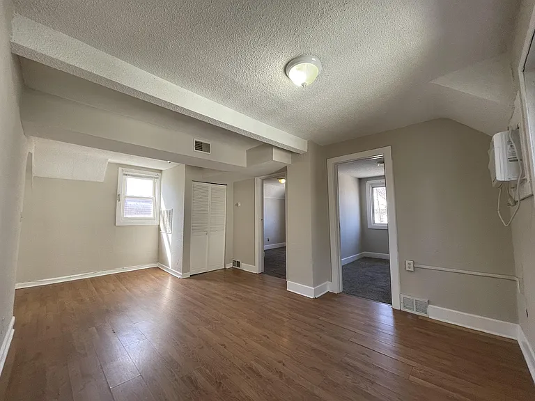 2113 5th St NE #2 — Photo 3