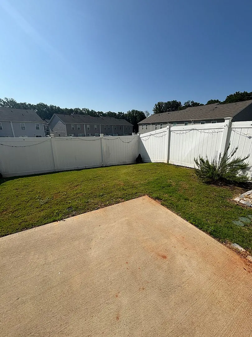 End unit with fenced in back yard — Photo 3