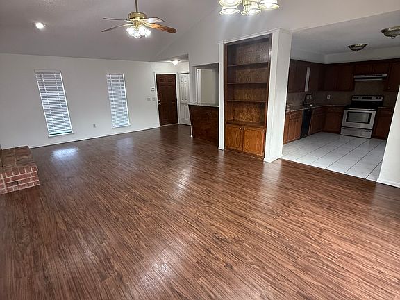 3rd image of 1320 Melinda Ln