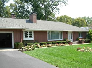 58570 Summit Ridge Dr, Mishawaka, IN 46544