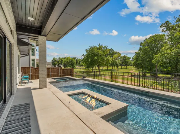 211 River Trail Ct, Westworth Village, TX 76114