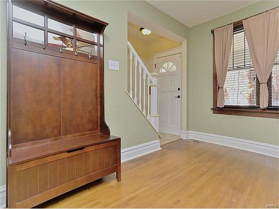 3rd image of 2820 Victor St