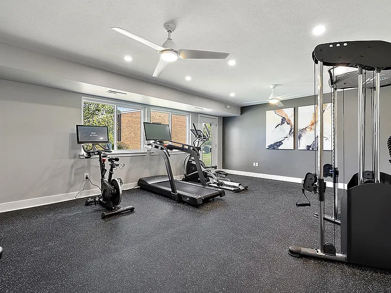 Sunnymede Apartments - Troy, MI — Photo 40