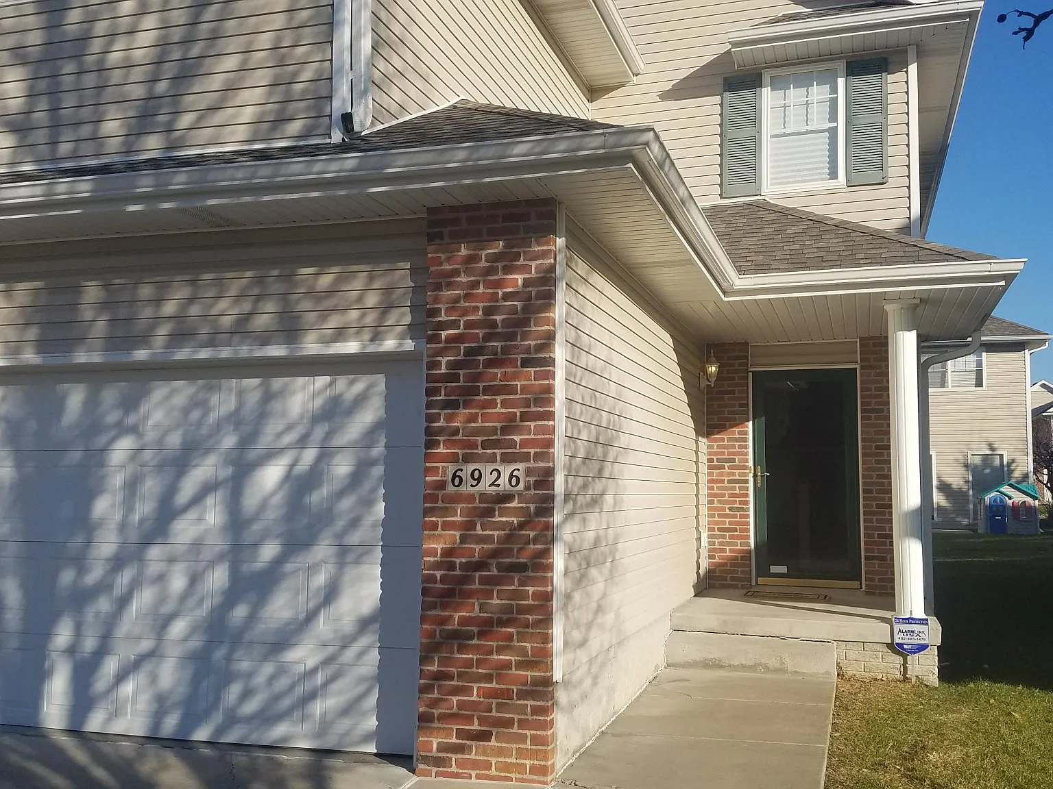 3 bed, 2.5 bath, 1739 sqft, $1,800 — Photo 2