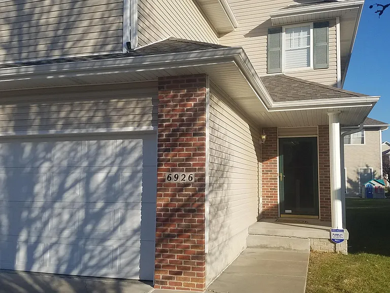 6926 Naples Dr — Photo 2