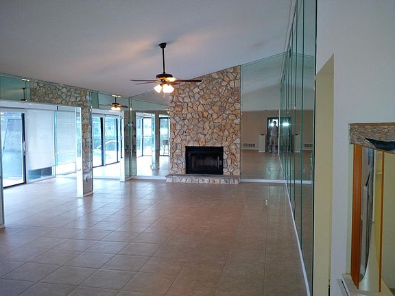 Living Rm w Fireplace