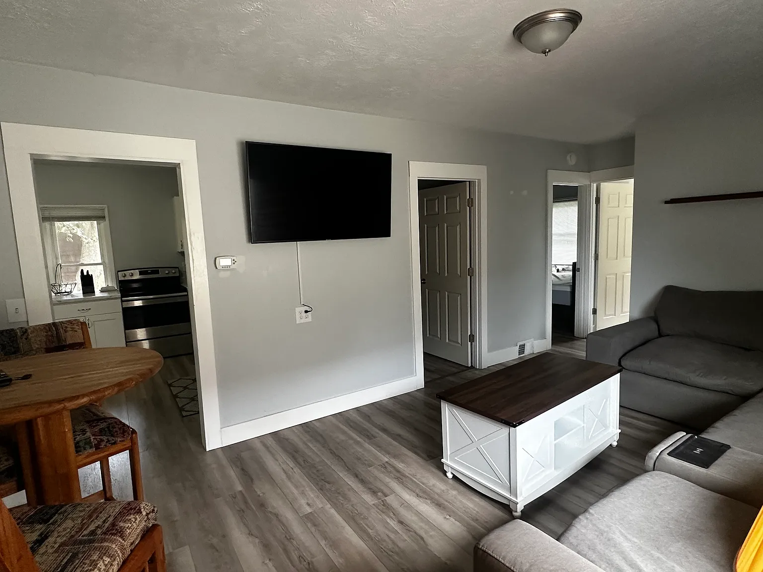 2 bed, 768 sqft, $1,600 — Photo 4