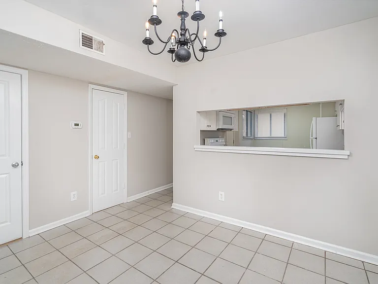 8005 Horse Chestnut Ln — Photo 10