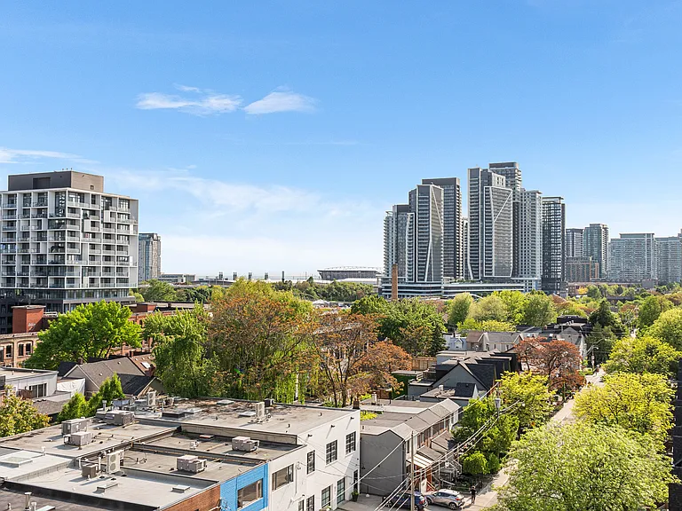 88 Bathurst St — Photo 50