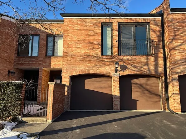 19W244 Governors Trl, Oak Brook, IL 60523