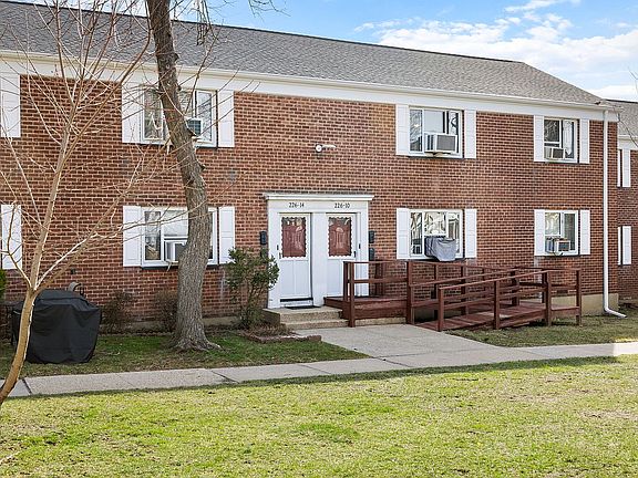 2nd image of 226-10 Manor Rd #U