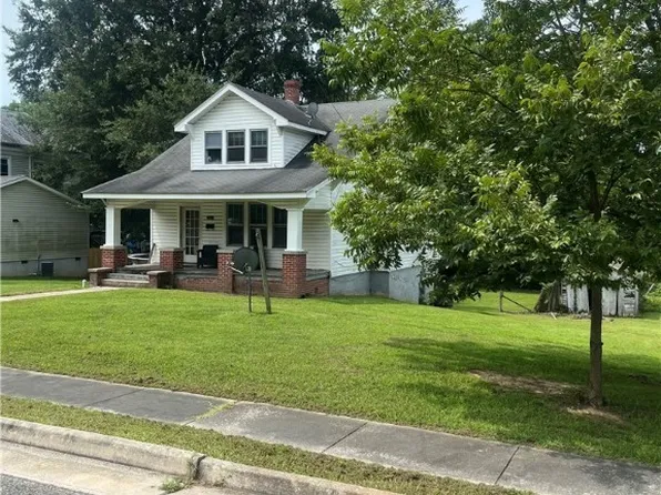 200 College Ave, Blackstone, VA 23824