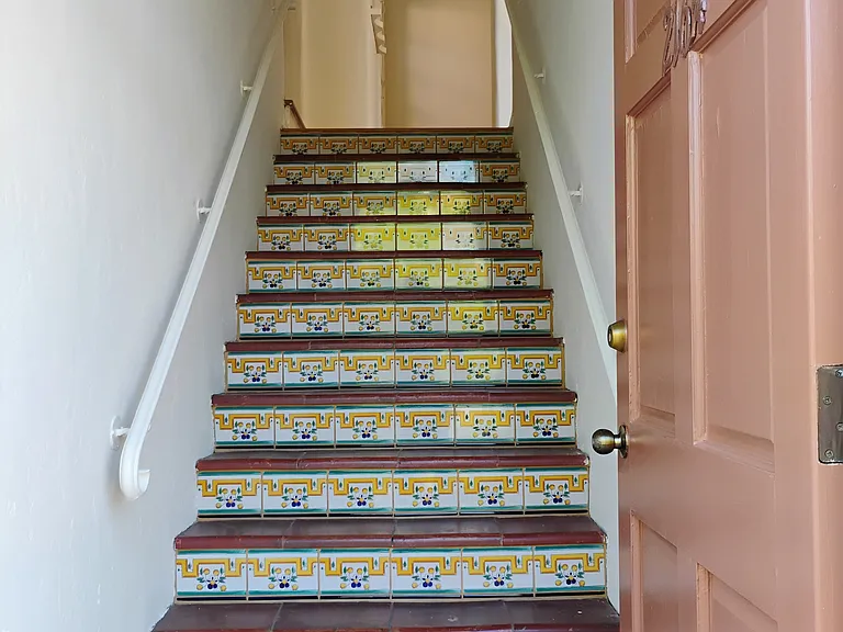216 1/4 S Poinsettia Pl — Photo 2