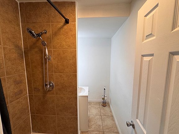 5th image of 2045 W Washington St #3