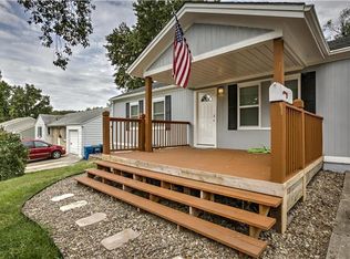 3216 Reynolds Rd, Independence, MO 64055