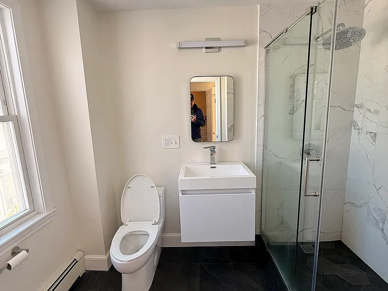 2 bed, 1.0 bath, 1000 sqft, $1,977 — Photo 4
