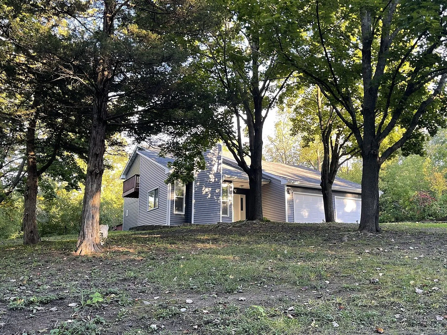 Newly Remodeled Estate Home on 5 Wooded Acres in the Middle of Plymouth! 2 Fireplaces, Vaults, Gr... — Photo 2