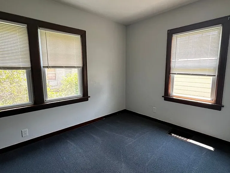 1455 W 12th St — Photo 12