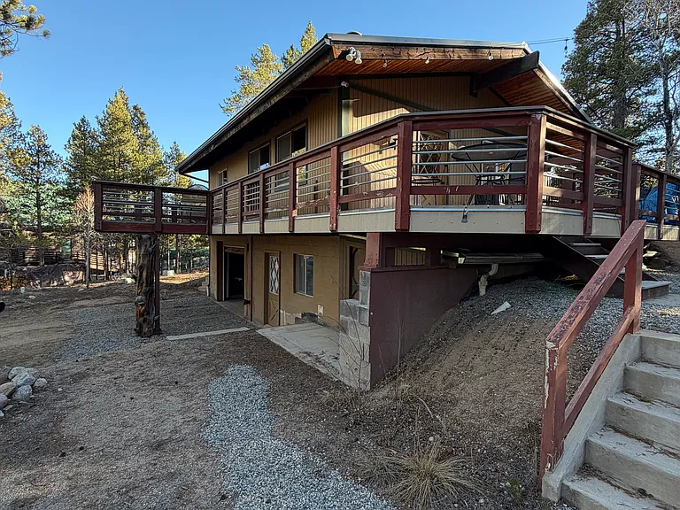 550 Peak View Dr — Photo 1