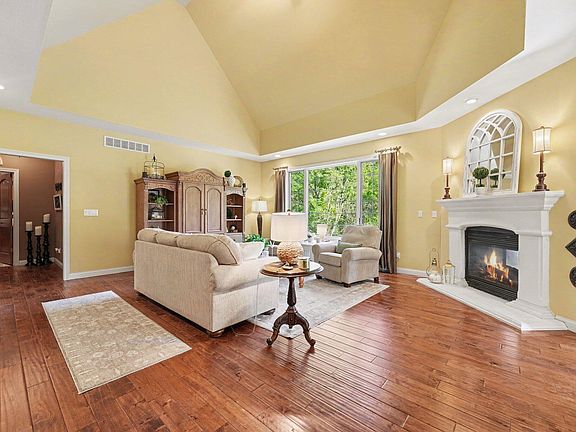 4th image of 65 Braemar Dr