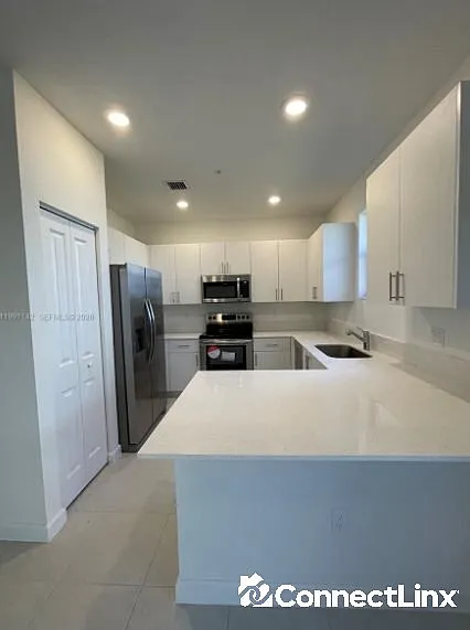 210 SW 159th Ct — Photo 4