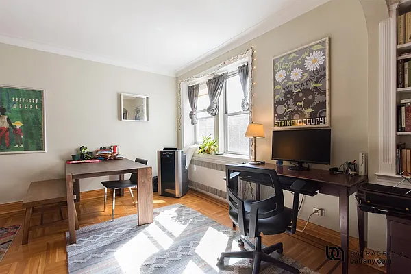 Sold by Batra Group Inc | media 9