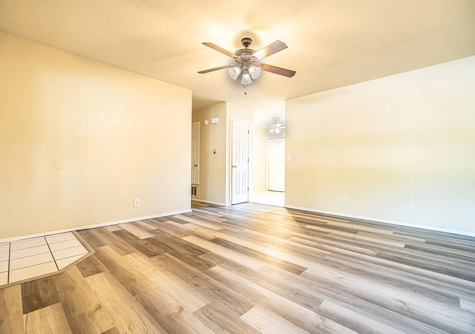 Newly Renovated Quad Plex in Rogers! — Photo 3