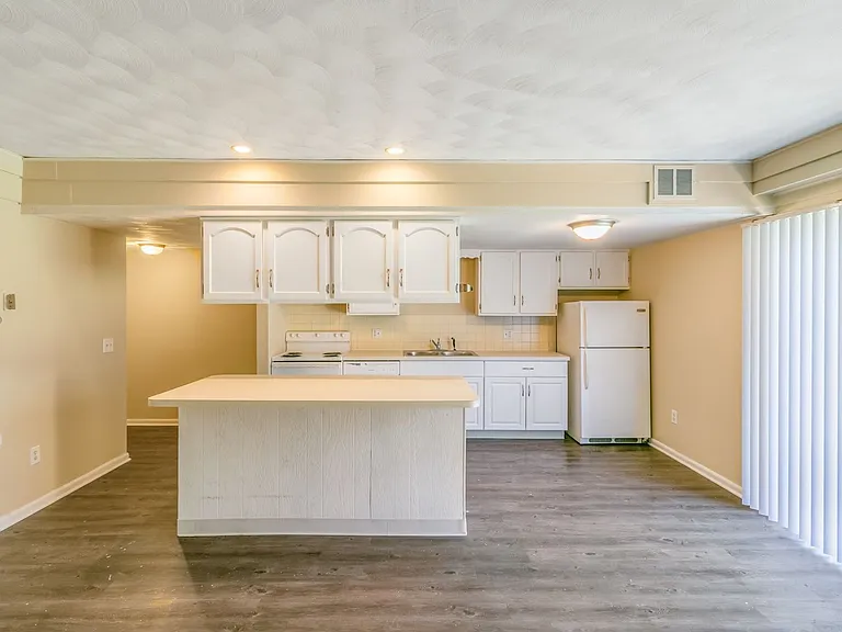 1306 E Miller Road 6114 Beechfield Dr — Photo 3