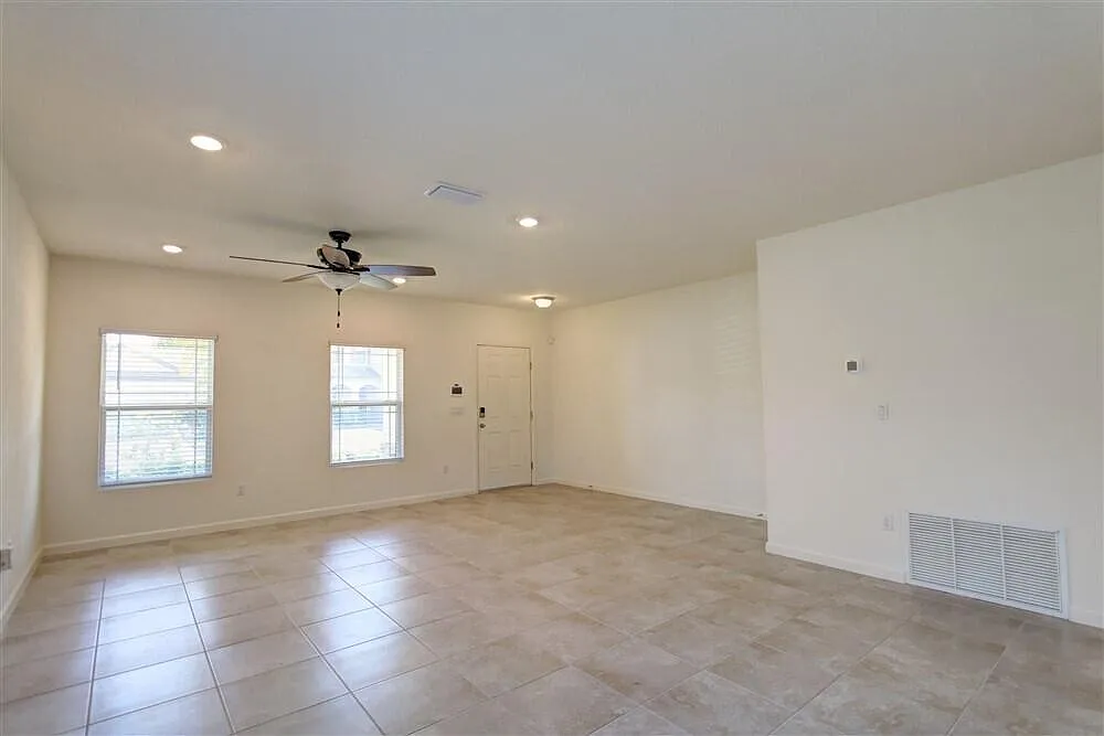3 bed, 2.0 bath, 1790 sqft, $2,400 — Photo 4