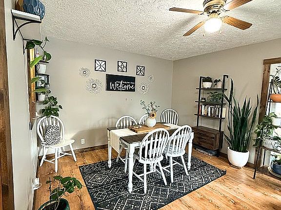 3rd image of 1435 Huntington Rd