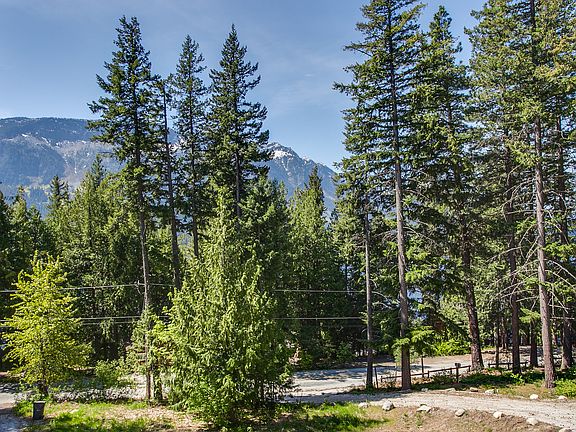 MOUNTAIN AND LAKE VIEWS