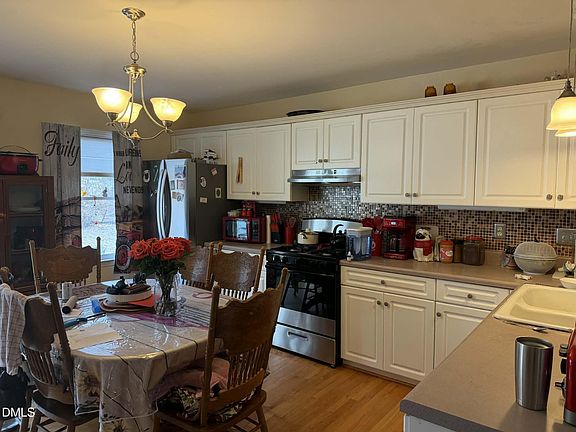 3rd image of 609 Shambley Rd