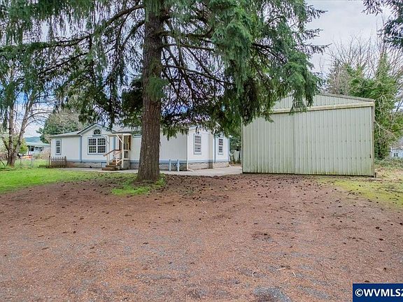 3rd image of 905 Mountain View Rd