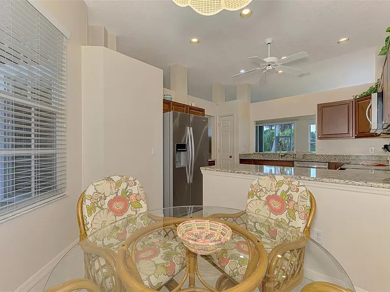 549 Fallbrook Dr — Photo 18