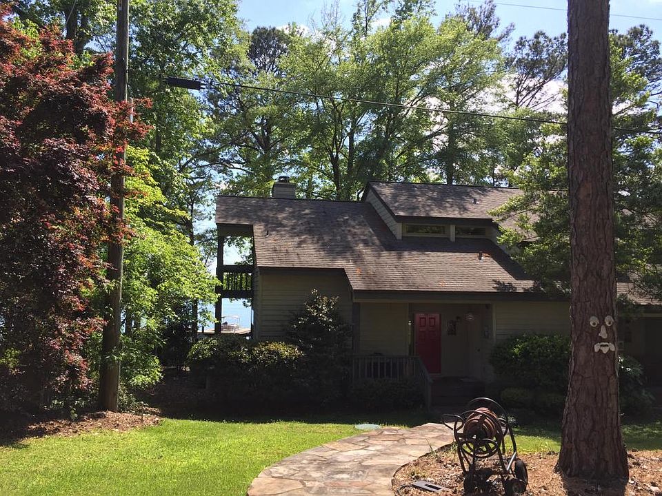 1st image of 811 Fairway Dr
