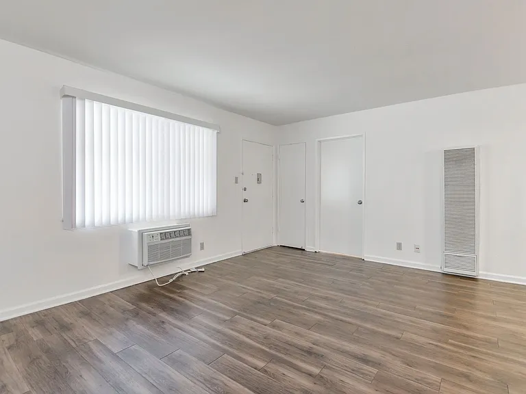 1799 N Hollywood Way — Photo 3