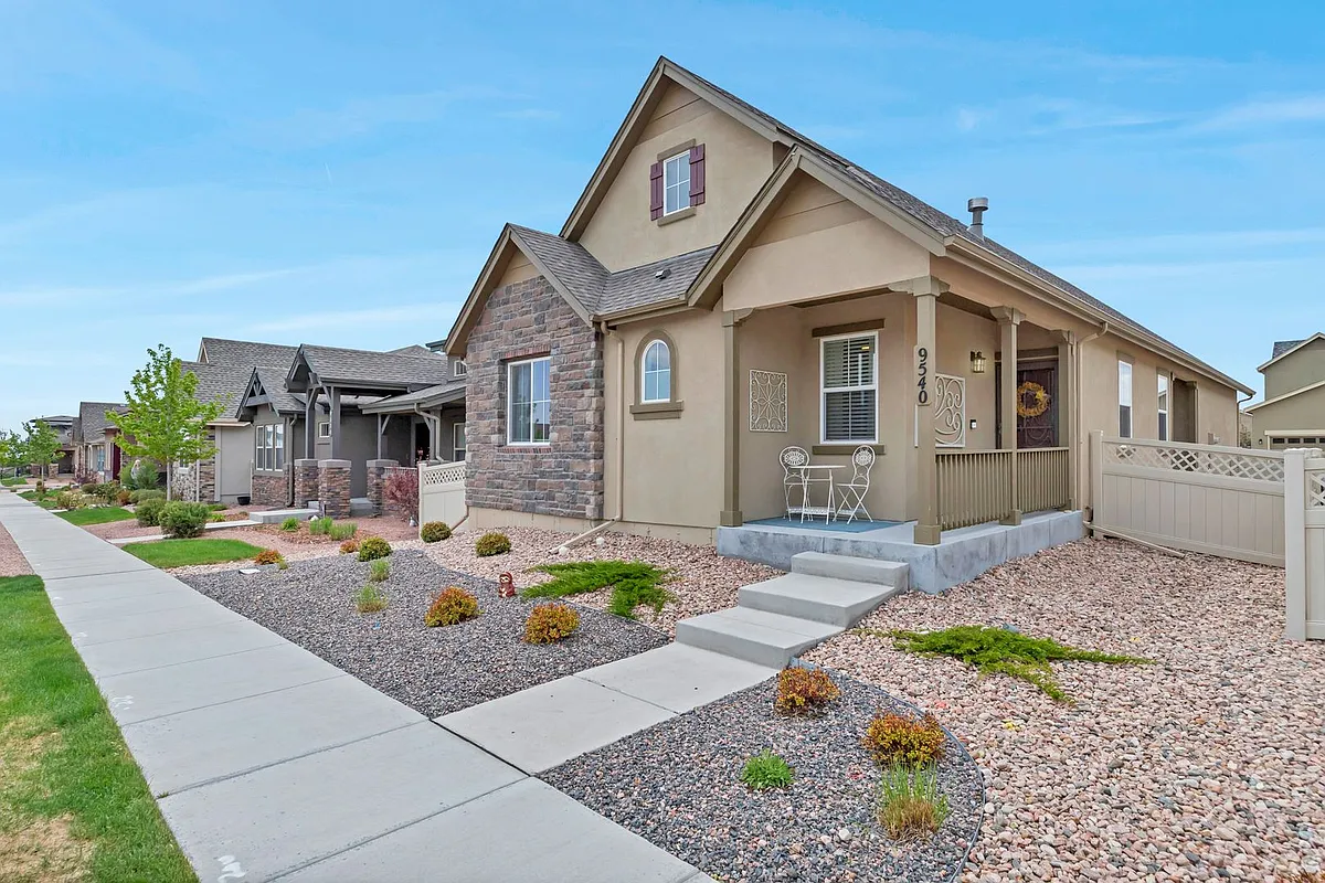Building Photo - 9540 Dewitt Dr