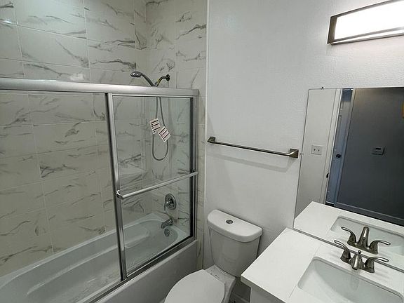 5th image of 1342 N Detroit St APT 202