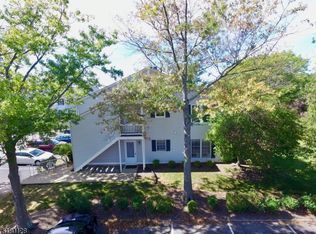 139 Mockingbird Ct, Three Bridges, NJ 08887
