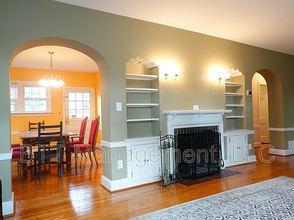 3rd image of 800 Maplewood Ave APT 1
